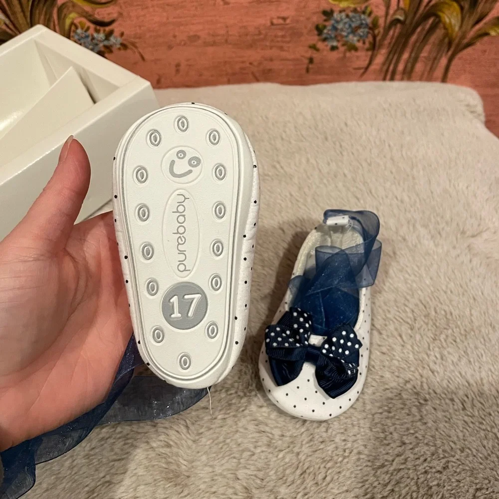 Gorgeous Baby shoes white with navy polka dot & bow Size 2